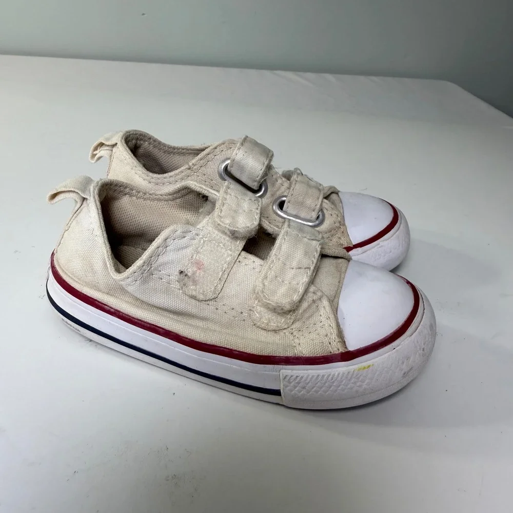 Converse Chuck Taylor All Star 2V Infant Size 6 Cream‎ Canvas Sneakers 769029F